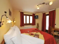 Hotel le Petit Abri Hotels in Champoluc