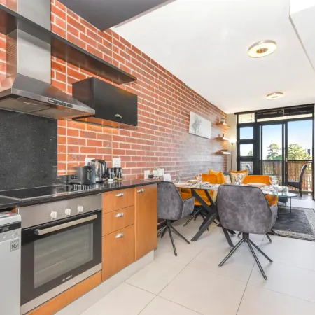 Easy Stay - the Vantage Rosebank Отели рядом с достопримечательностью «Роузбенк»