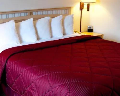 Lamplighter Inn & Suites Rooms Photos