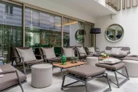 We Me Suite Hotel