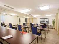 Naam Hotel & Apartments Frankfurt City-Messe Airport Hotels near Rebstockpark