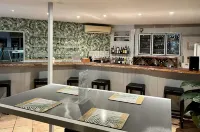 Kellys Beach Resort - Quầy bar