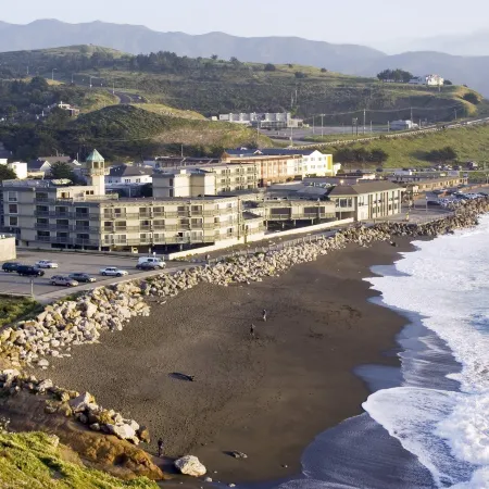 Pacifica Lighthouse Hotel Trademark Collection by Wyndham Отели в г. Пасифика