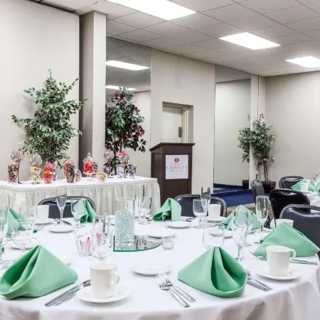 Albany Plaza Hotel