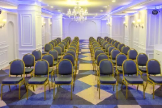 Reston Hotel&Spa