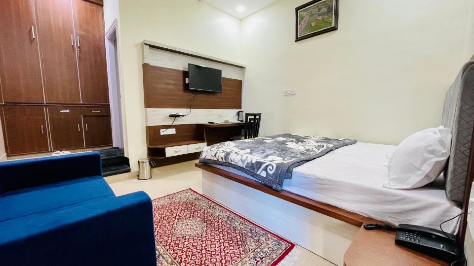 Hotel MJ Royale