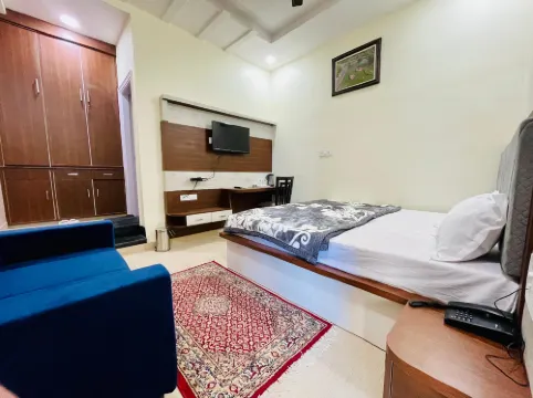 Hotel MJ Royale