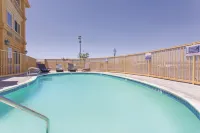 La Quinta Inn & Suites by Wyndham Hesperia Victorville - Pools