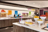 Tru by Hilton Madison West - breakfast