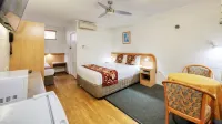 Espana Motel - parking