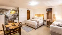 Hotel Chalet Monet - Granja Vianna Hotels in Cotia