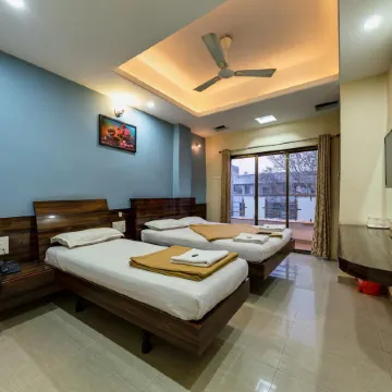 Hotel RadhaKrishna-Couple Friendly