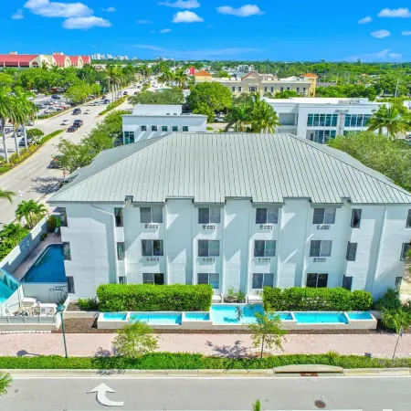 Naples Park Central Hotel