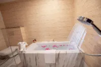 Hotel Lalita Grand Mathura- Vrindavan - Hot Tub