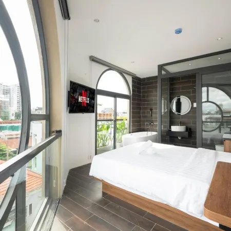 LA HOTEL THOAI NGOC HAU Отели рядом с достопримечательностью «Парк Dam Sen»