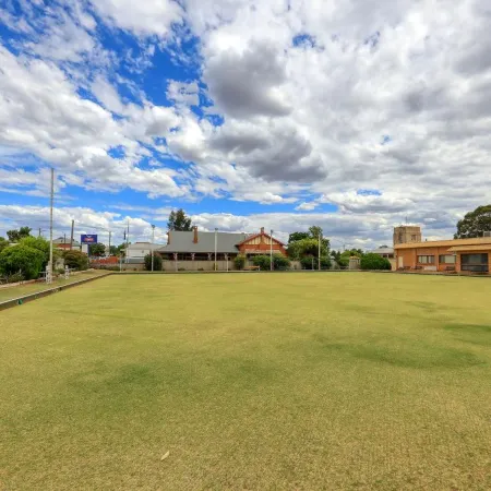 Golden Peak Motel PeakHill