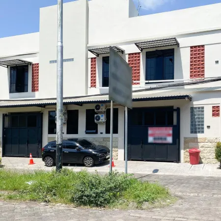 Modern Stay Near Roxy Mall Jember RedPartner