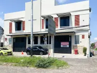 Modern Stay Near Roxy Mall Jember RedPartner - 2-Star