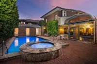 Adelaide Inn - Pools