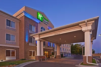 Holiday Inn Express & Suites Oklahoma City - Bethany Hotels near Lela Park