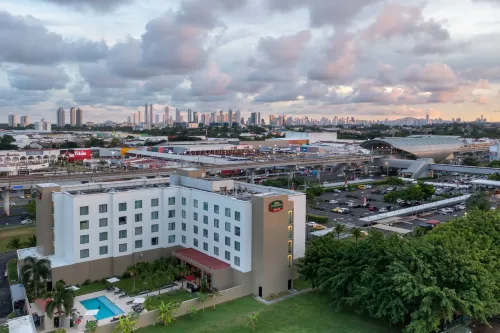 Courtyard Panama Metromall Hotel di Rufina Alfaro