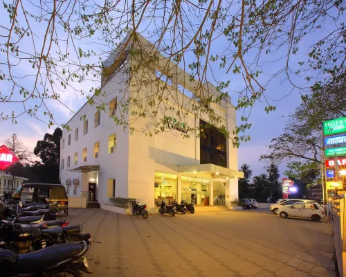 Hotel Park Residency Kuttiyadi Hotel di Kozhikode