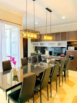 Platinum Setrasari Guest House 5Br Private Pool Bandung のホテル