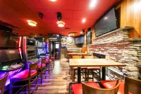 Howard Johnson by Wyndham Winnipeg West - bar