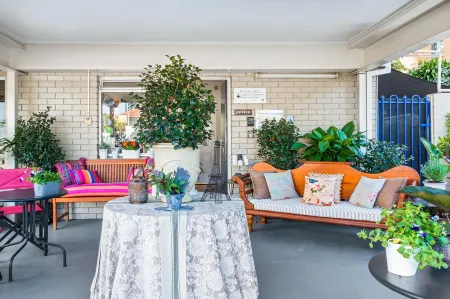 Airport Riverview Motel