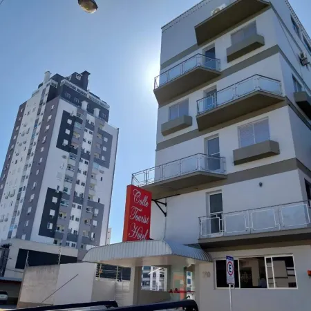 Colle Tourist Hotel Luxo