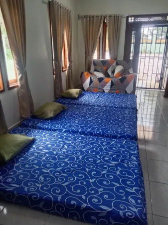 Cemara Homestay Отели в г. Pangalengan
