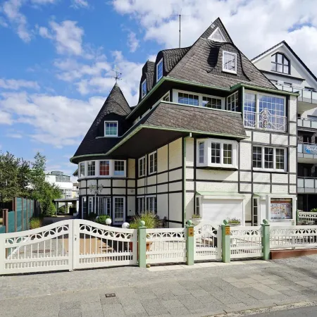 Hotel Appartement Landhaus Stutzi - Hotel Strandperle Отели в г. Куксхафен