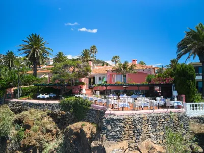 Inn & Art Madeira Hotel di 