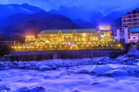 Paradise-The Whitehouse Cafe Hotel a 