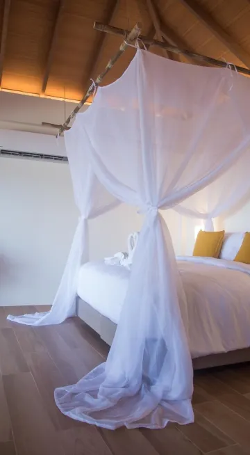 ห้องสวีทฮันนีมูนพร้อมอ่างจากุซซี่ในร่ม