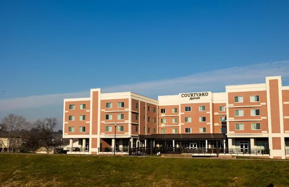 羅馬河濱萬怡酒店