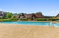 Charming House with Garden in Residence with Pool - 3-Star