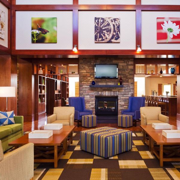 Comfortable hotel lounge accommodation in Columbus Ohio