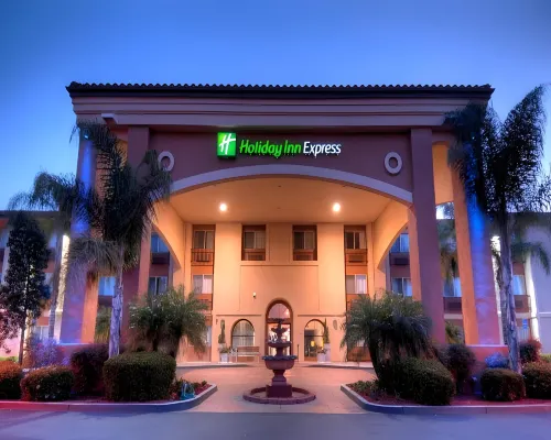 โรงแรมฮอลิเดย์ อินน์ เอ็กซ์เพรส เทเมคูลา บาย IHG โรงแรมในเทเมคูลา