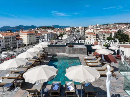 Best Western Plus Cannes Riviera  Spa Отели рядом с достопримечательностью «Rue Meynadier»