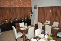 Hale Manor Exquisite