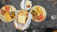 Bed and pillow hostel - sarapan