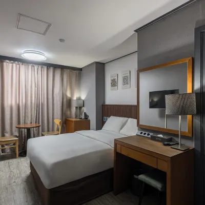 Insadong Crown Hotel Hotels near Tong-In Store