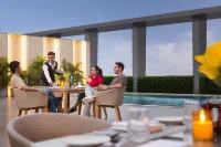 คราวน์ พลาซา ลัคเนา บาย IHG - สระว่ายน้ำบนดาดฟ้า