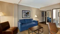Four Points by Sheraton Peoria Hotel dekat Limelight Eventplex