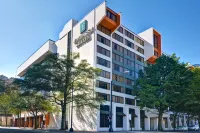 Embassy Suites by Hilton Winston Salem Hotel dekat M.C. Benton Jr. Convention Center