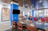 Holiday Inn Express & Suites Atchison