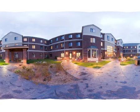 Staybridge Suites 蘭辛，奧克莫斯by IHG 奧克莫斯酒店