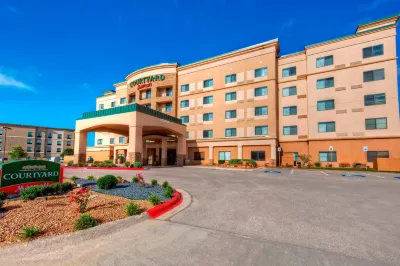 Courtyard Midland Hotel dekat Maurices