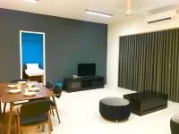 By the Beach - Luxury 2 Bedrooms Family Suite Hotels in Batu Ferringhi